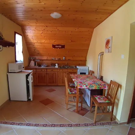 Apartment Hullam1 *